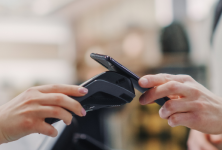 Pagamenti con smartphone e smartwatch